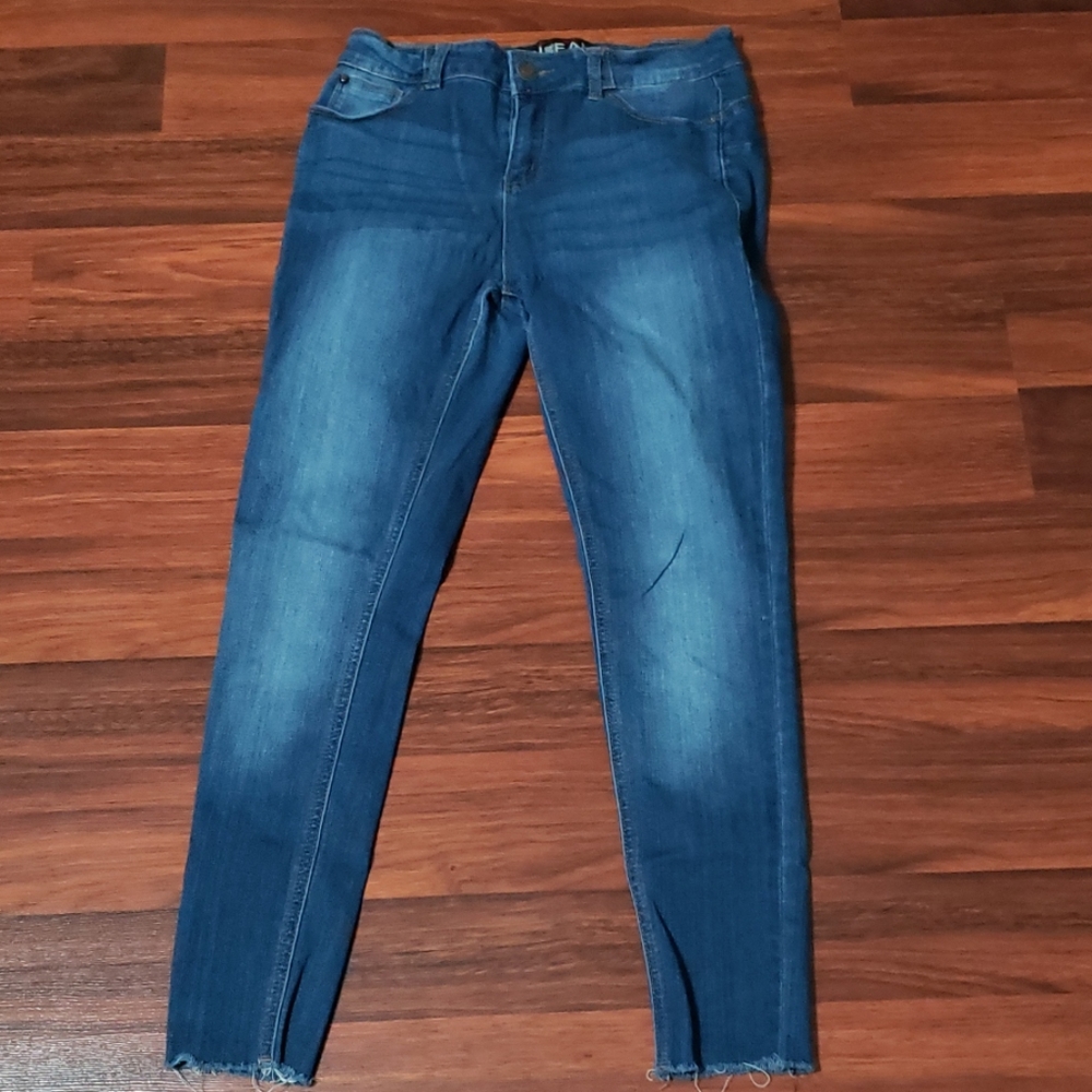 Enjean straight Jean's frayed bottom